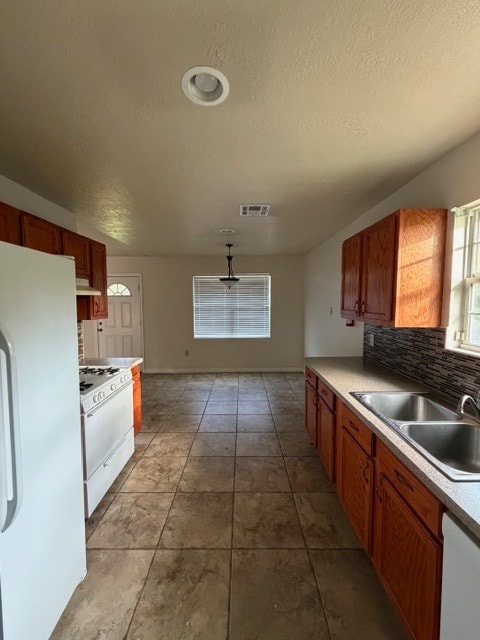 Building Photo - 550 Dewey Rd