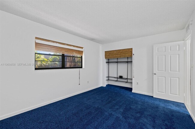 Building Photo - 10835 SW 112th Ave