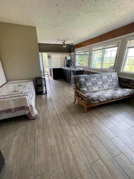 Building Photo - 19122 Clymer St