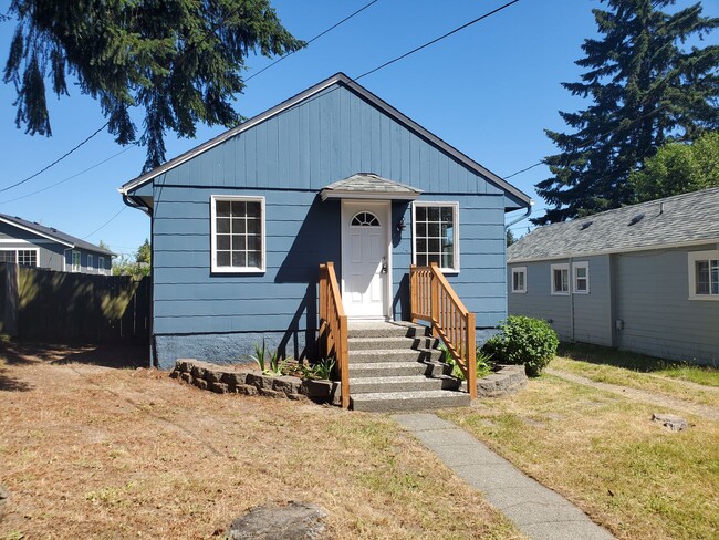 Primary Photo - Darling 2 bedroom between Manette & Illahee