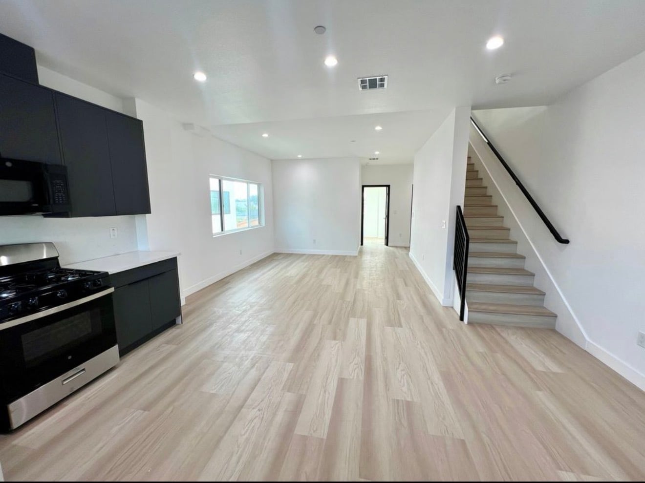 Building Photo - 4900 Lennox Blvd