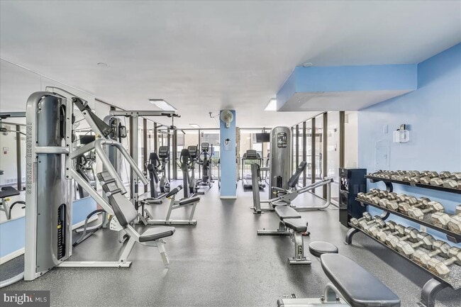 Building Photo - 4 Monroe St