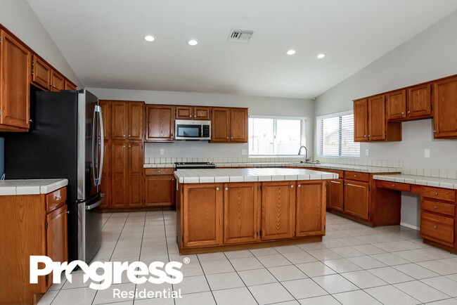 Building Photo - 2745 E South Fork Dr