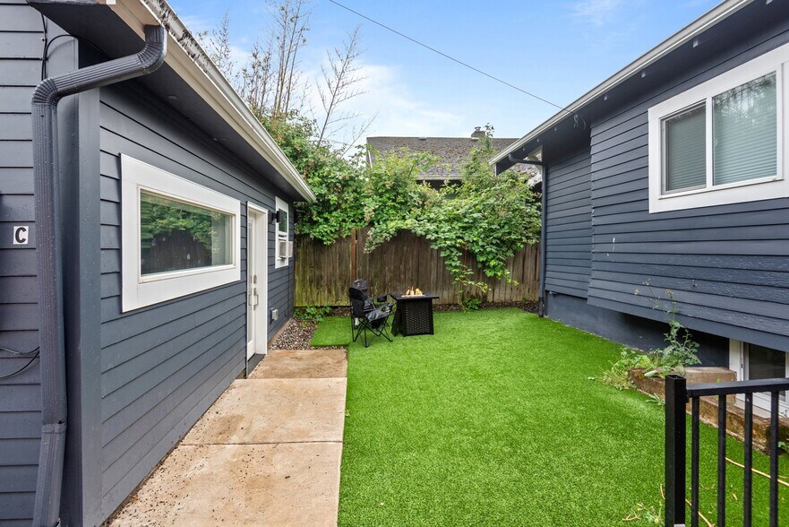 Building Photo - 5764 NE Garfield Ave.