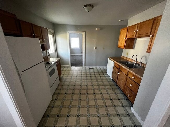 Building Photo - Dishwasher Included