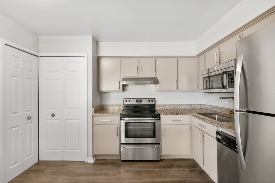 Building Photo - 8657 Kennedy Cir N
