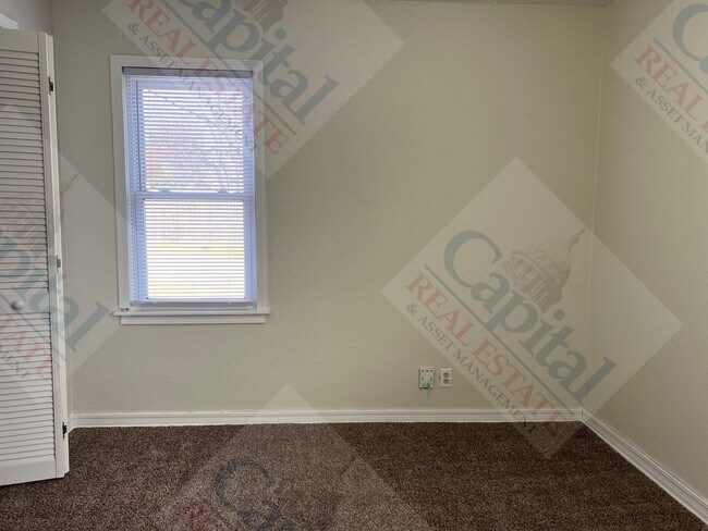 Building Photo - Cozy 2 Bedroom