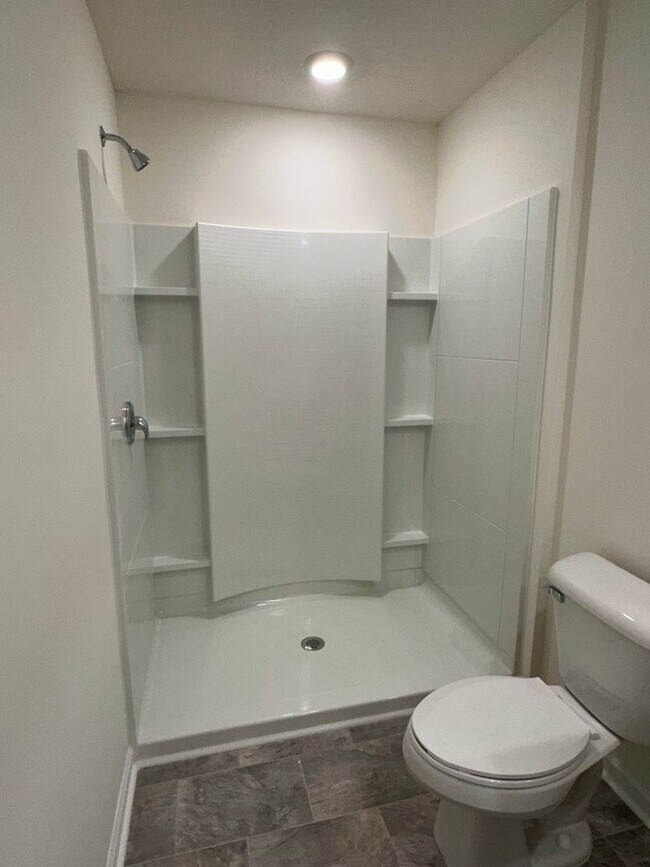 Building Photo - 3 Bedroom / 2.5 Bath Townhome Kingsport, TN