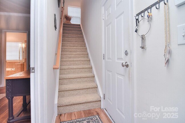 Building Photo - 1116 Sarandon Dr