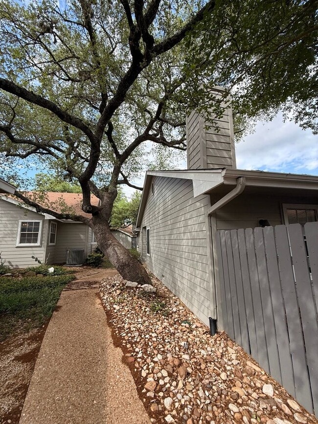 Building Photo - 6501 Brush Country Rd