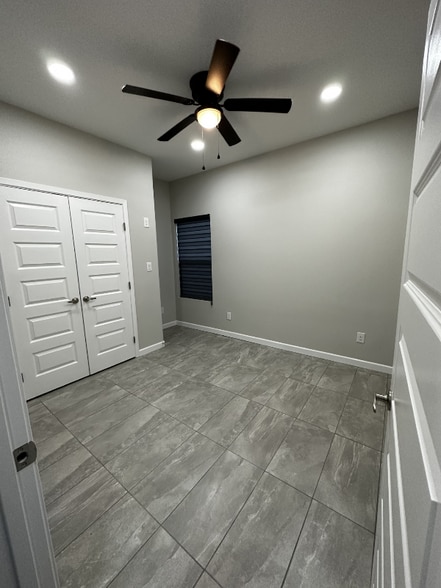 Building Photo - 1002 Sugar Garden Drive