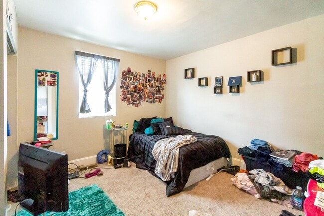 Building Photo - PRELEASING for AUGUST! Close to Campus