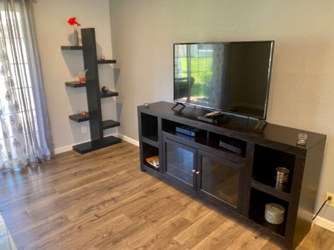 Building Photo - 4901 E Mesquite Ave