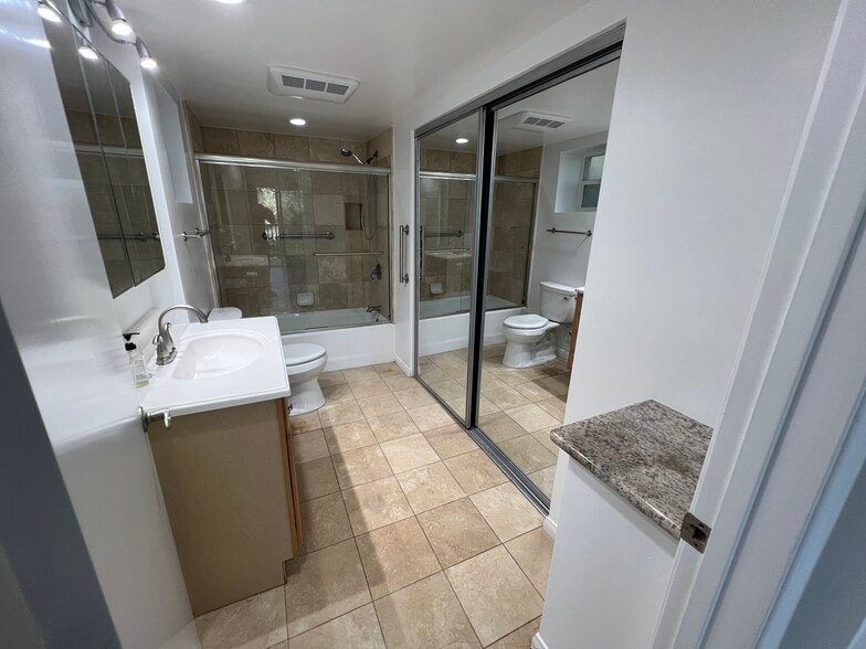 Bathroom - 3623 Serra Rd