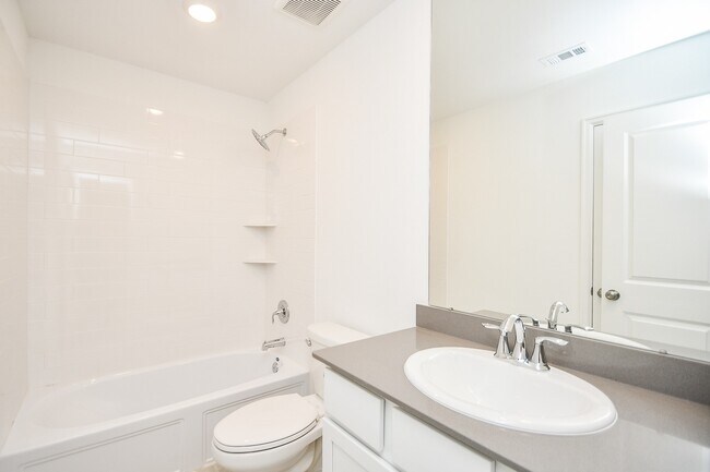 Building Photo - 5624 Frst Cv Dr