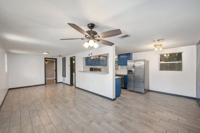 Building Photo - Updated home in Fort Walton Beach!
