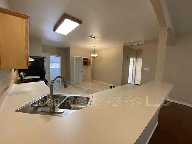 Building Photo - 300 E Main St