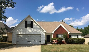 Building Photo - Refined 3BR/2BA Ranch Offering Comfort and...