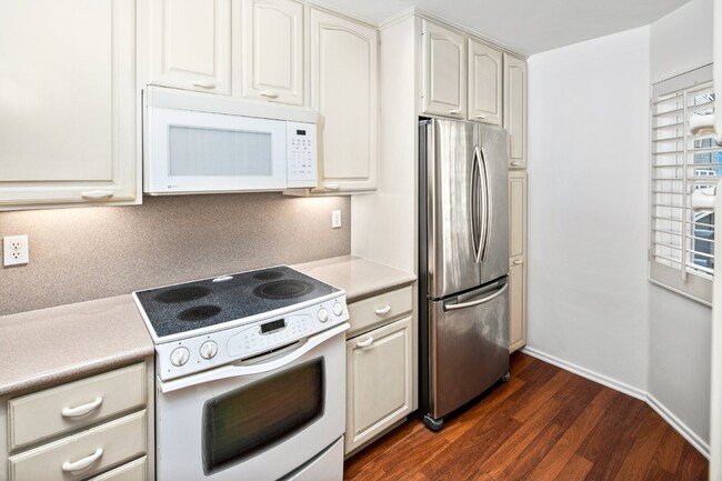 Building Photo - Exquisite Ocean View 2 Bed Townhome: Luxur...