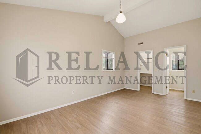 Building Photo - 5026 W Newell St