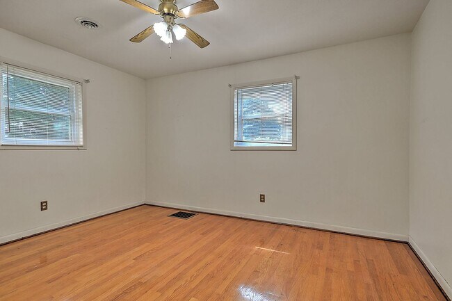 Building Photo - 208 Hogan Ave