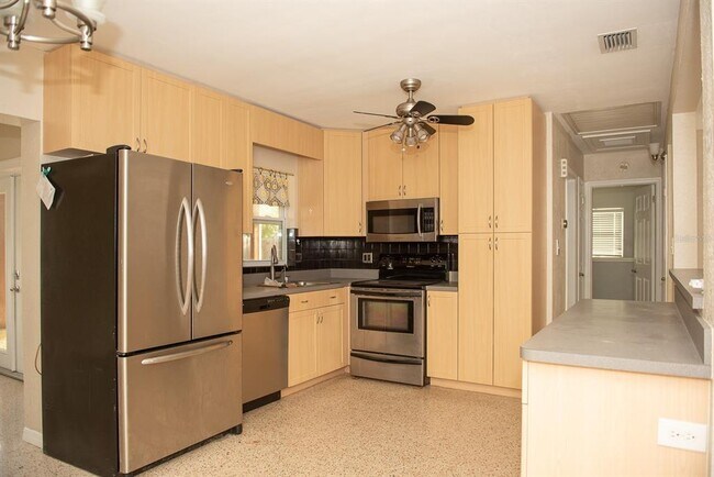 Building Photo - 4377 32nd Terrace N