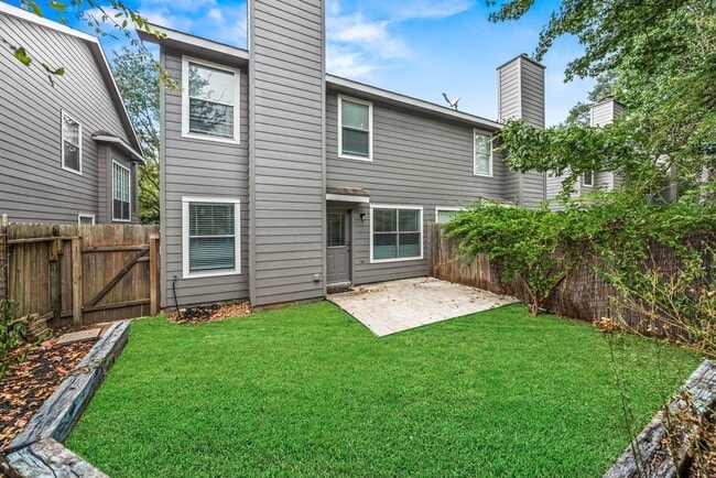 Building Photo - 222 Blushwood Pl