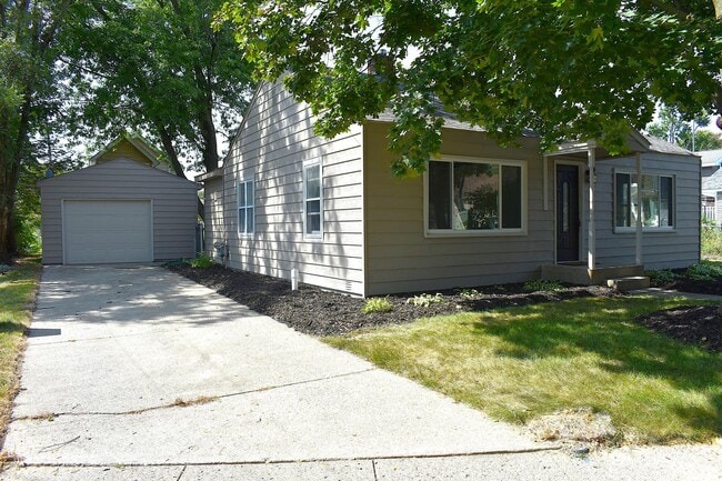 Primary Photo - 219 Marvin St