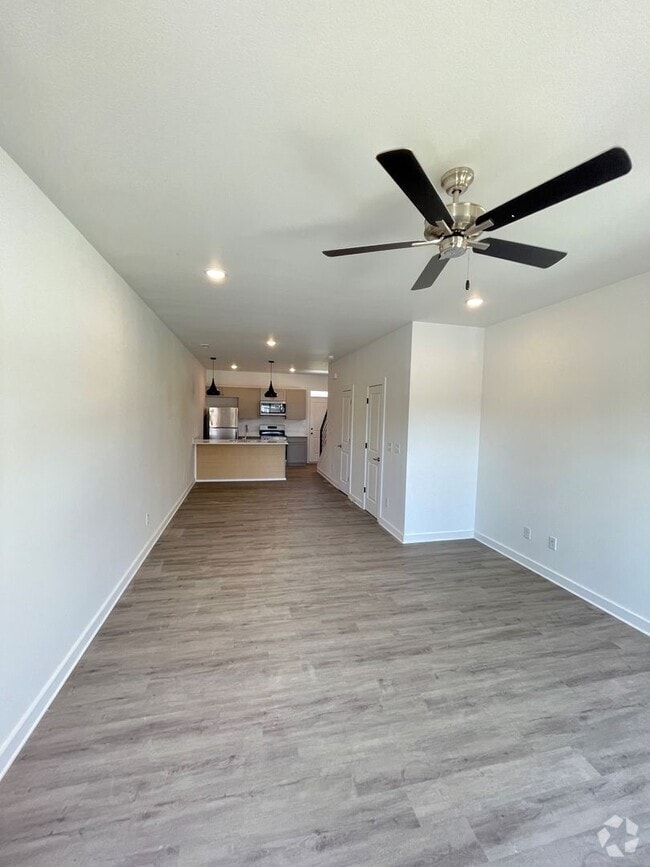 Building Photo - Brand new modern townhomes