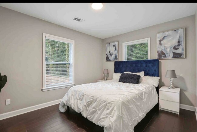 Building Photo - 1698 Beechwood Blvd SW