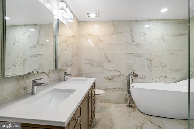 Building Photo - 1505 N Colonial Terrace