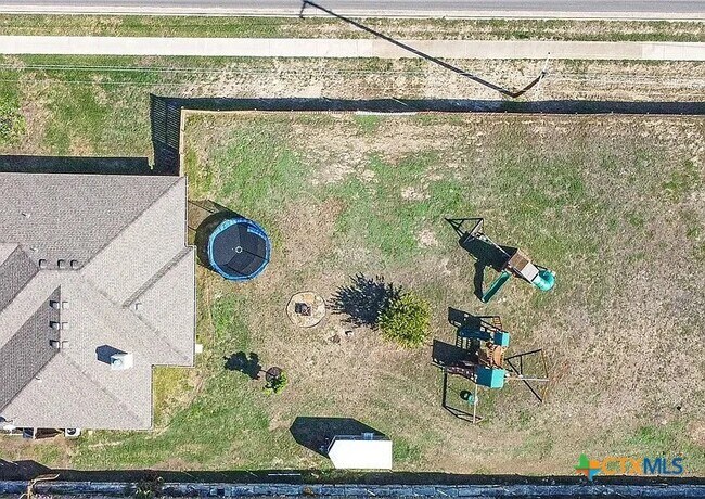Building Photo - 4910 Bronze Dr