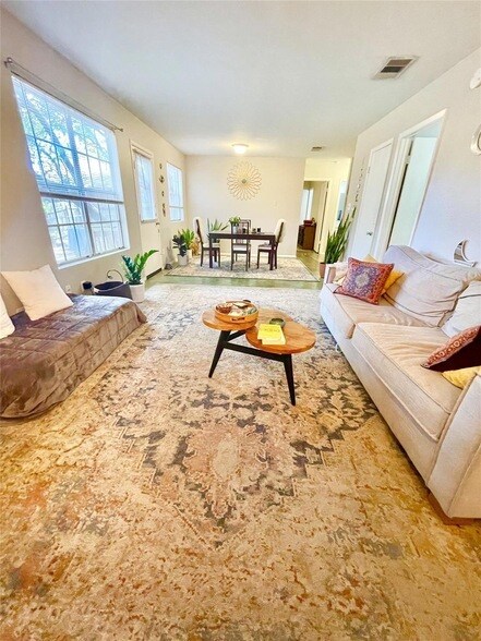 Building Photo - 7103 Woodhue Ct