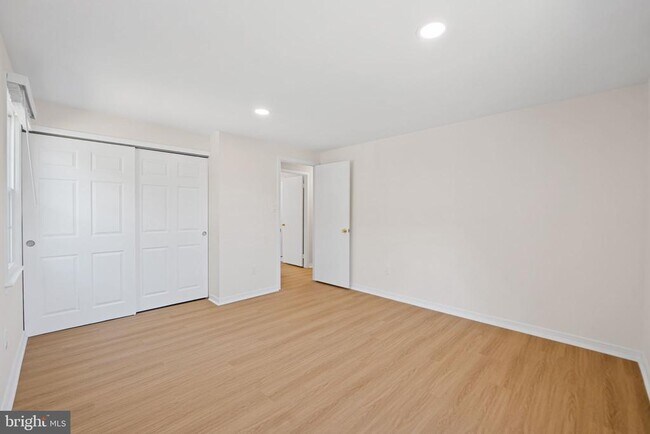 Building Photo - 3301 Fallowfield Dr