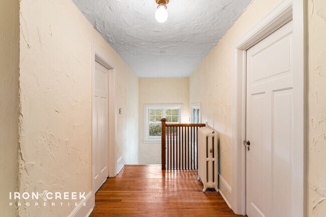 Building Photo - Charming Tudor Home in Historic Grove Park...