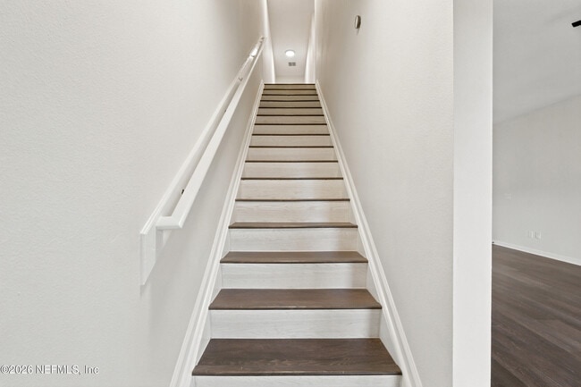 Building Photo - 577 Scrub Jay Dr