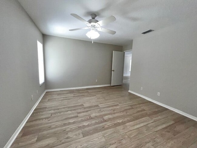 Building Photo - 2024 Donegan Pl