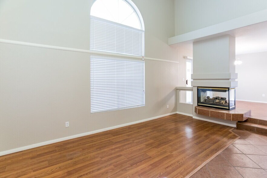 Building Photo - 3307 Epson St