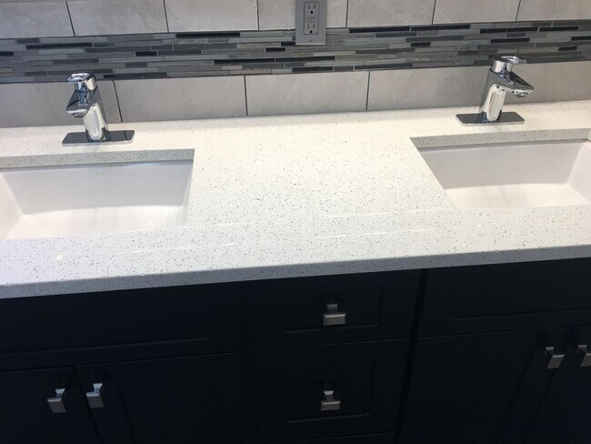 Building Photo - 194 Parkhurst St