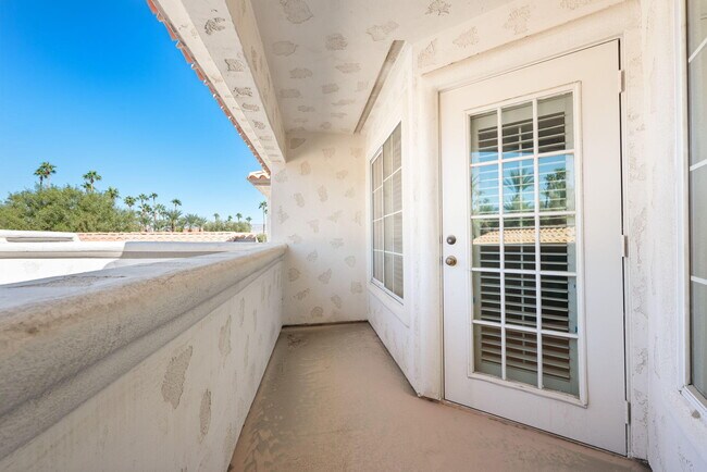 Building Photo - 260 Vista Royale Cir E