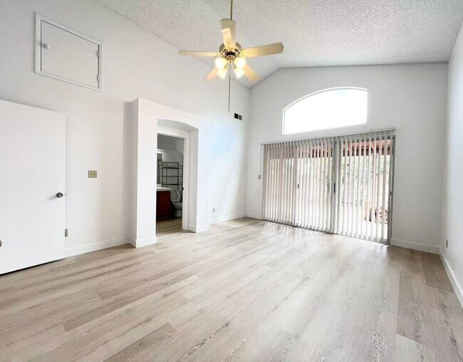 Building Photo - 10001 Dove Ridge Dr