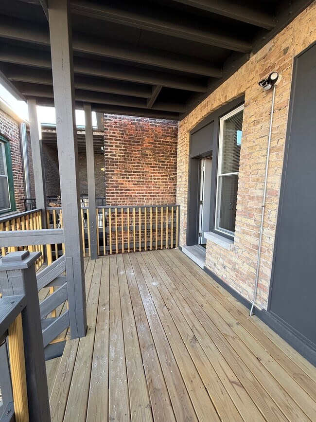 Building Photo - 927 N Mozart St