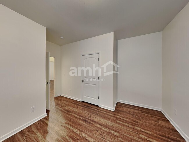 Building Photo - 3021 Golf Creek