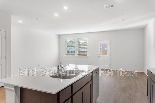 Building Photo - 220 Redwood Rd