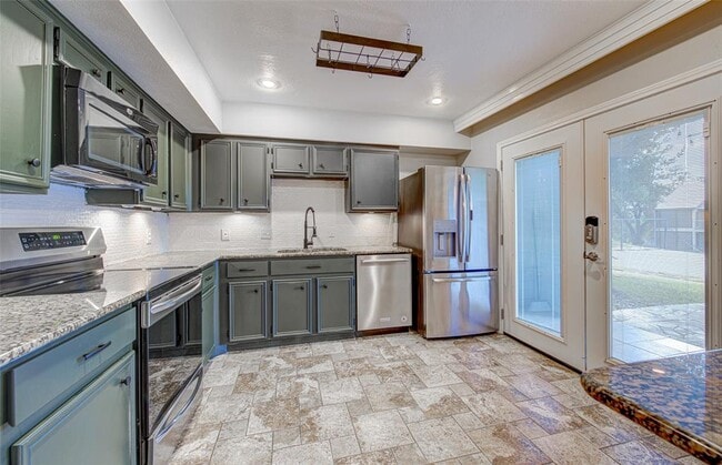 Building Photo - 177 World of Tennis Sq