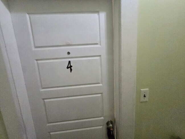 Building Photo - Charming Historic 2BR Apartment with Garag...