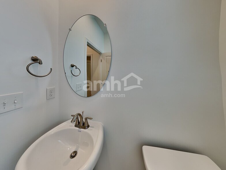 Building Photo - 306 Pne Hl Ct