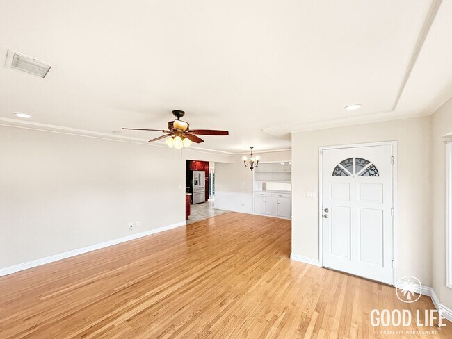 Building Photo - Charming 3BD/2BA w/ A/C, Attached Garage, and Large Yard in La Mesa!