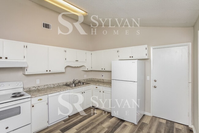 Building Photo - Enjoy living the good life in this 3 bedro...
