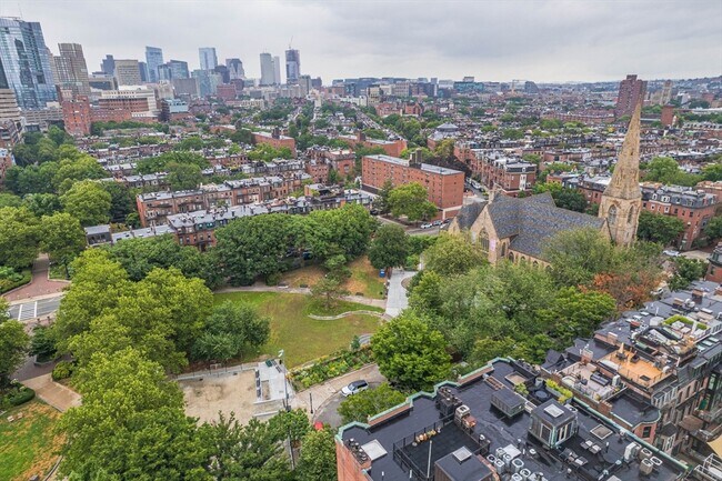 Building Photo - 237 W Newton St